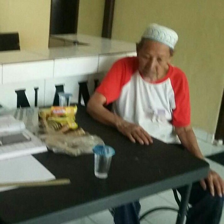 Kakek 80 Tahun, Sudah 40 Tahun Nikahi Istri Yang Digoroknya