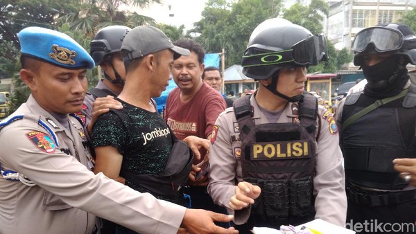 db1a6f8a c9a6 4f05 845e 90fe2b82752f 169